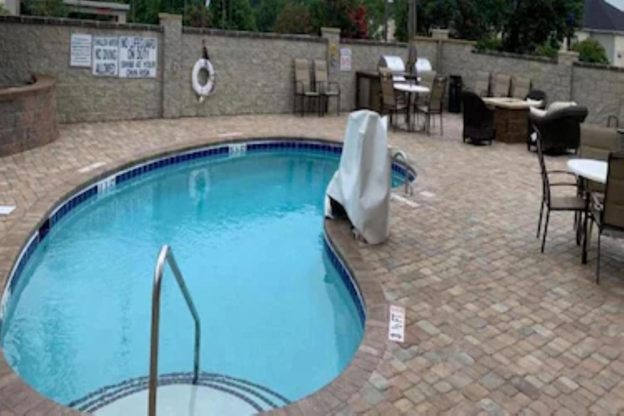 Holiday & Columbia Northeast By Ihg Hotel Dentsville